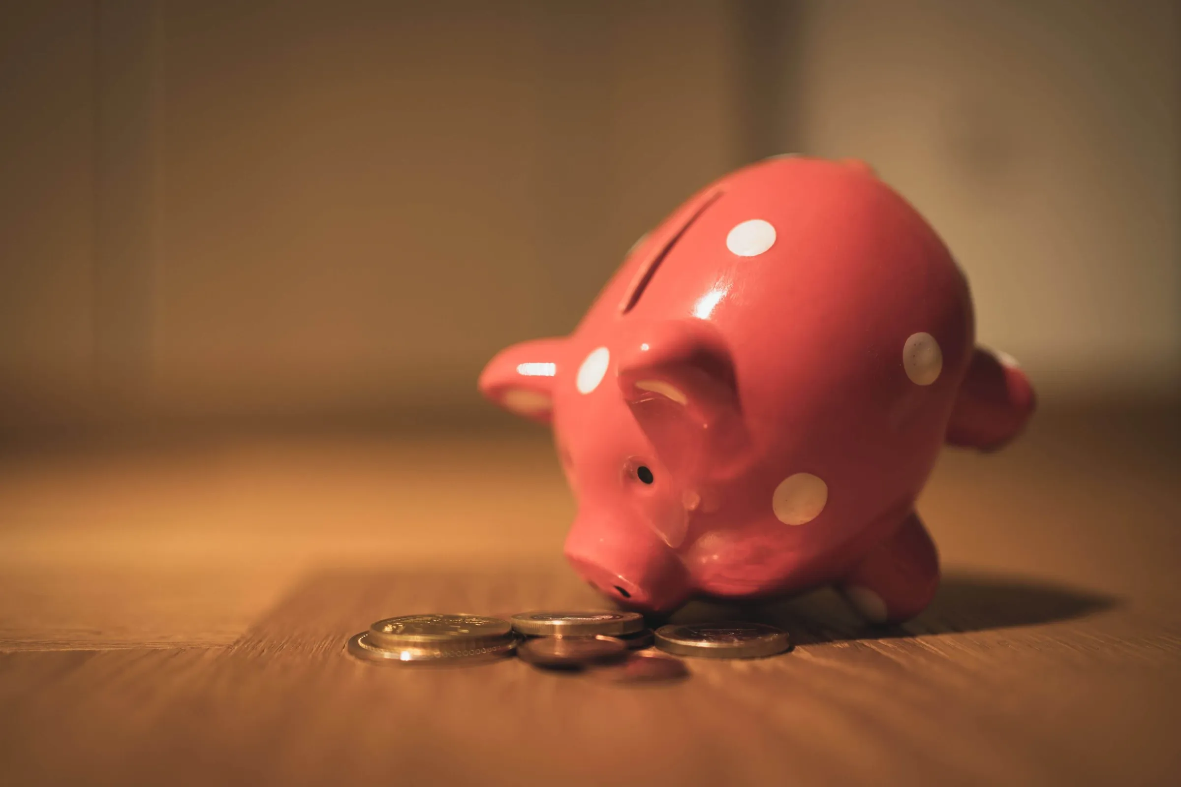 La serenità del domani dipende dalle scelte di oggi: risparmio e investimento, la strada verso un futuro tranquillo e sicuro.